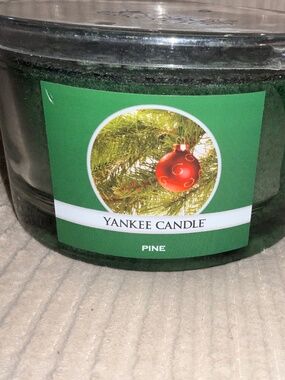 Extra Large Yankee Candle Pine 17oz Candle